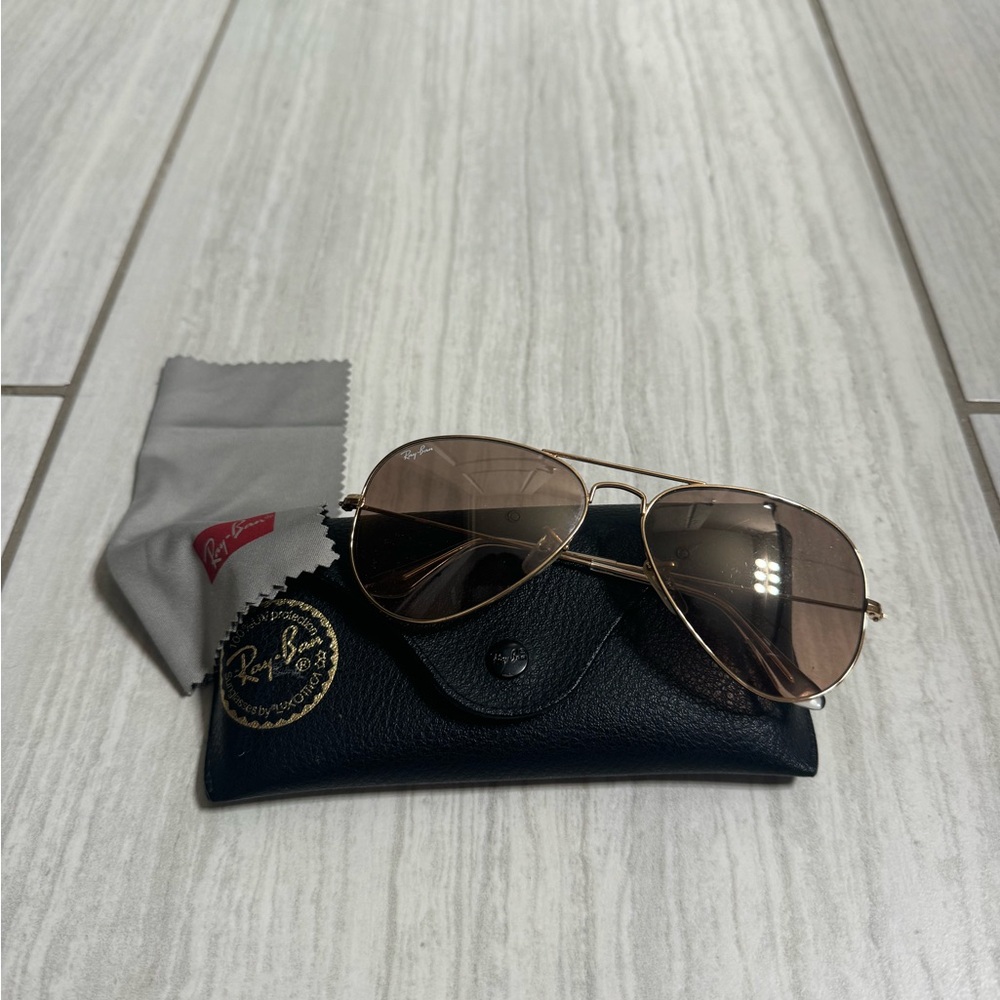 Ray-Ban Gold Sunglasses Classic Aviator Style